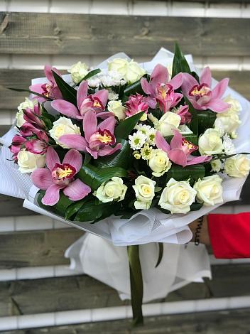 Букет цветов из: Розы и Хризантемы в Кувшиново