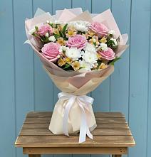 Букет цветов из:  Гвоздики, Орхидеи и Розы в Кувшиново