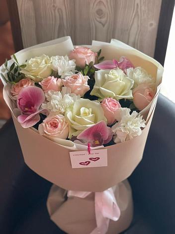 Букет цветов из: Орхидеи, Розы и Гвоздики в Кувшиново