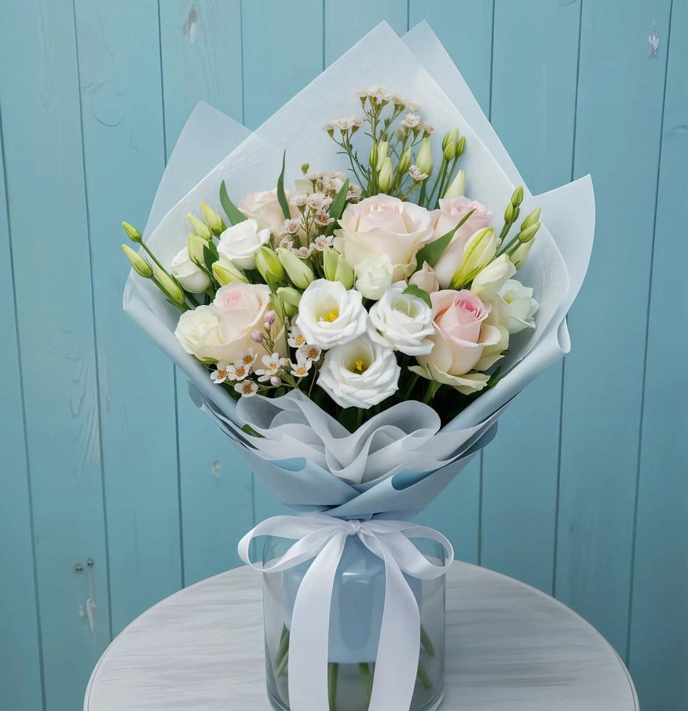 Букет цветов из: Розы и Лизиантусы в Кувшиново