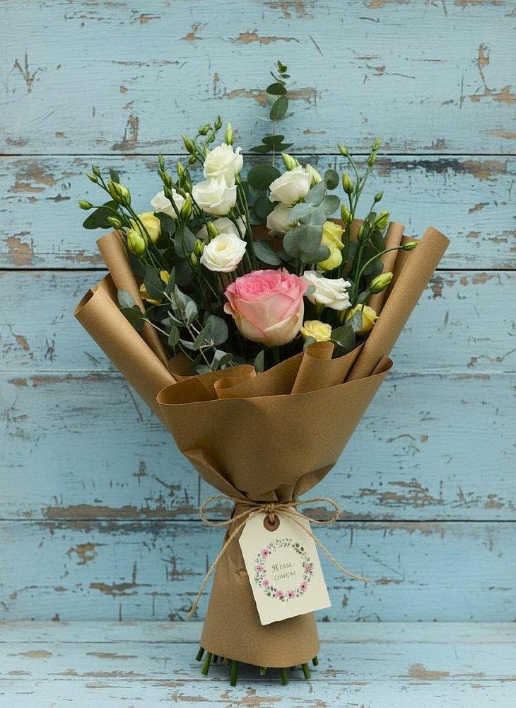 Букет цветов из: Розы и Лизиантусы в Кувшиново