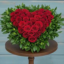 Цветочная композиция из Розы в виде сердца в Кувшиново