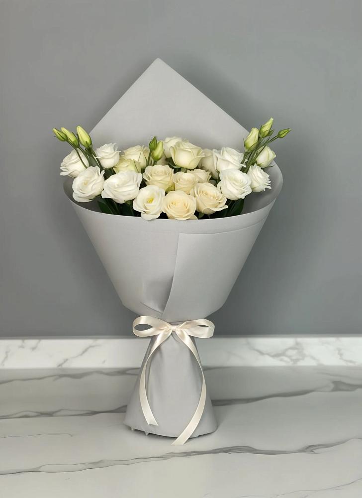 Букет цветов из: Розы и Лизиантусы в Кувшиново