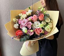 Букет цветов из:  Розы, Лизиантусы и Гвоздики в Кувшиново