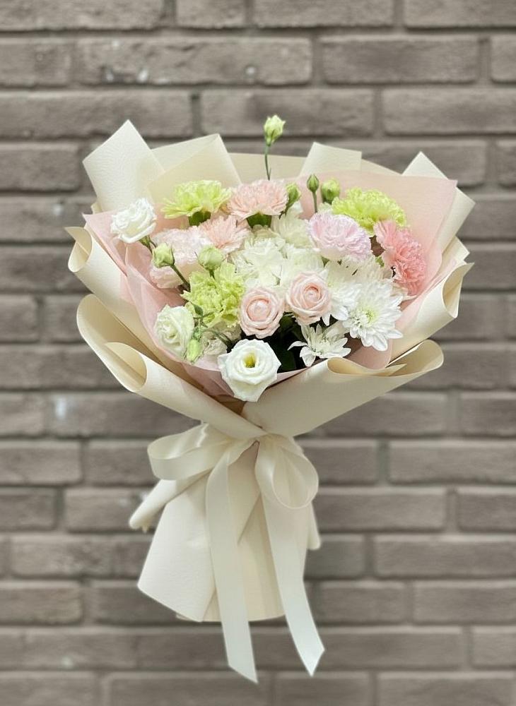 Букет цветов из: Гвоздики, Розы, Лизиантусы и Хризантемы в Кувшиново