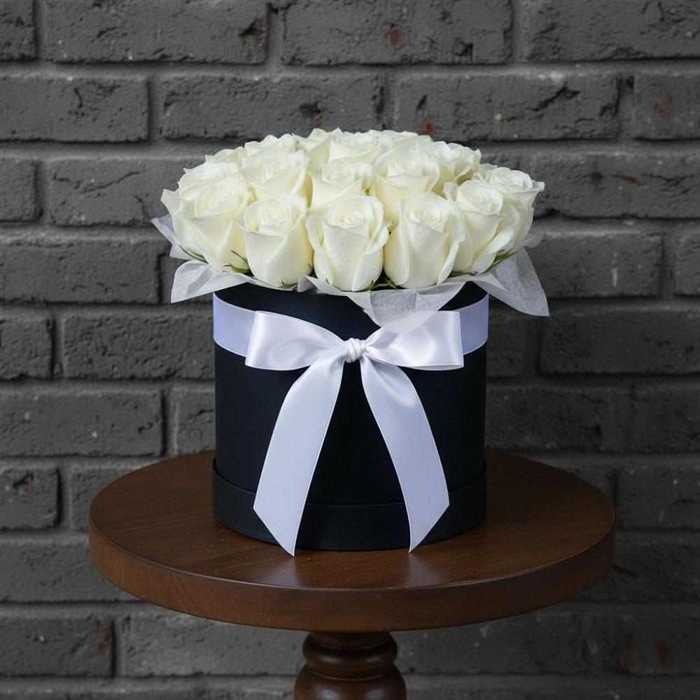 Цветочная композиция из Розы в шляпной коробке в Кувшиново