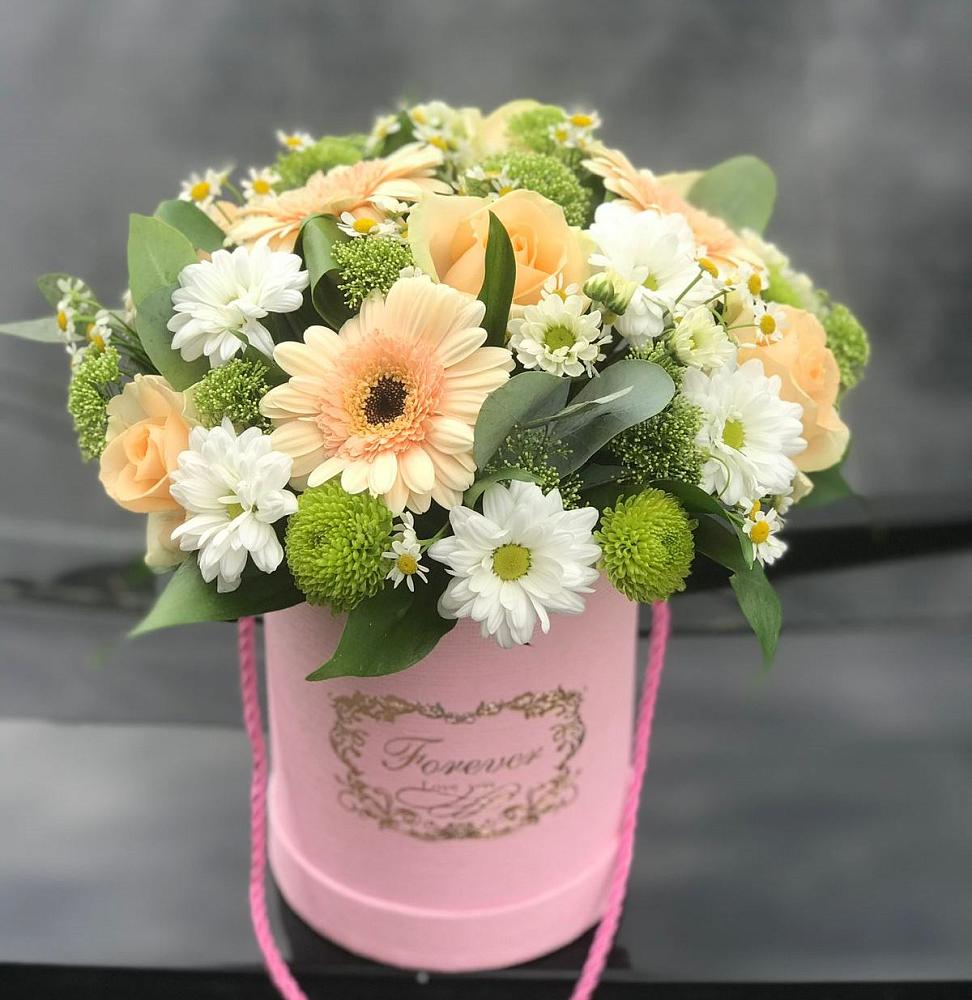 Цветочная композиция из Розы, Герберы и Хризантемы в шляпной коробке в Кувшиново