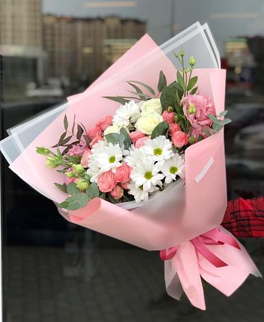 Букет цветов из: Розы, Лизиантусы и Хризантемы в Кувшиново